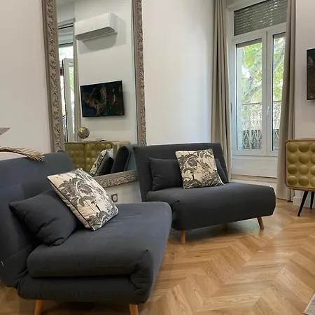 Apartment Place De L'horloge